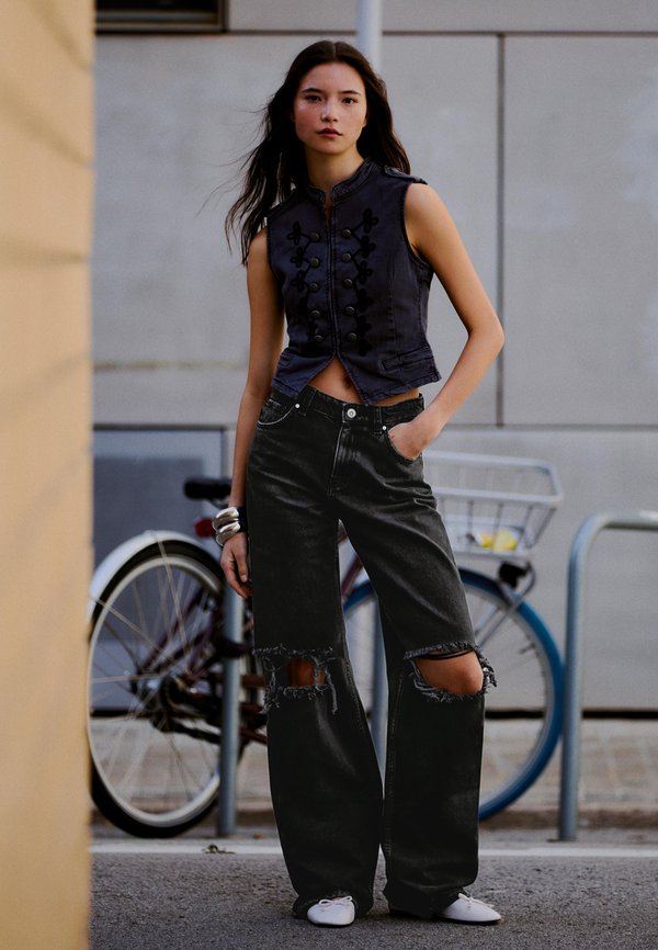Bershka RIPPED - Wide Leg - black