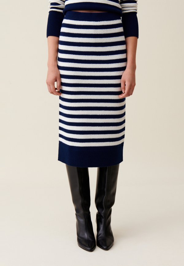 Claudie Pierlot MAAYENMARINIERE