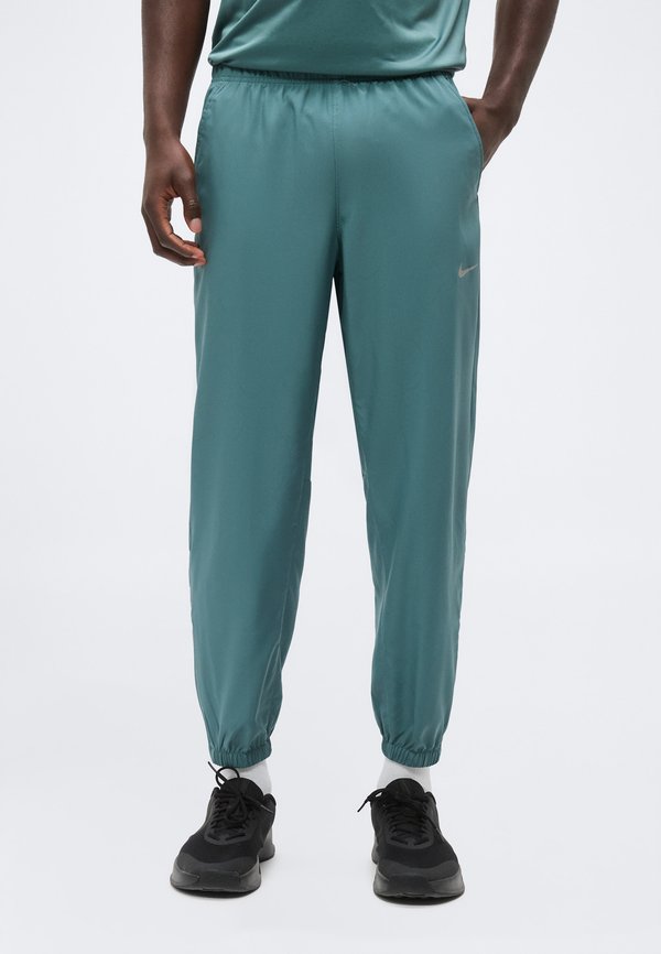 Nike Performance FORM - Tracksuit bottoms - mineral slate/black