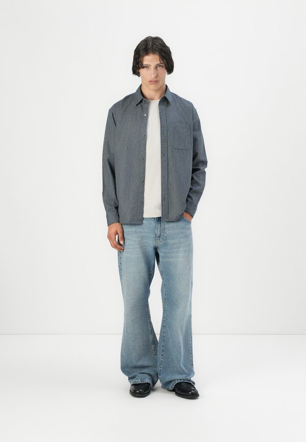 Abercrombie & Fitch CROPPED CURVED HEM