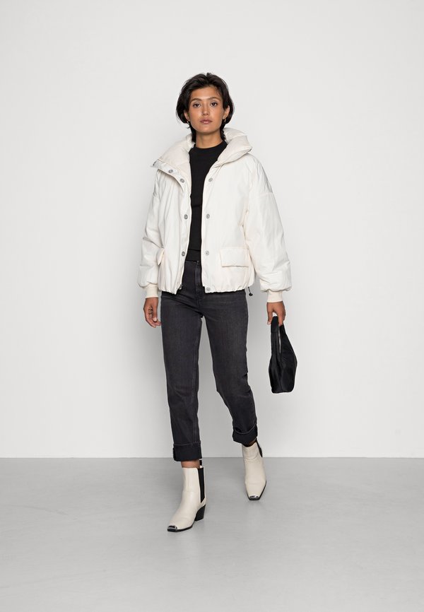 Levi's® PILLOW PUFF