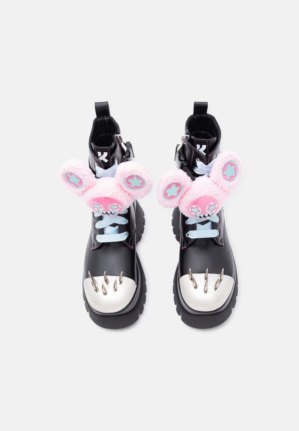 Koi Footwear JAZMIN BEAN X FRUNKROCKER SIDEKICK PLATFORM BOOTS