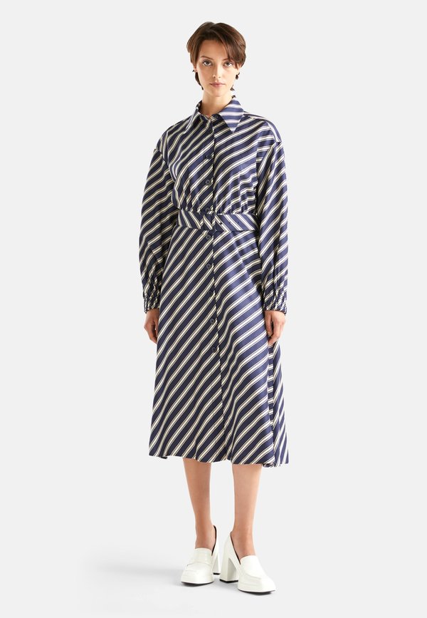 United Colors of Benetton IN ALL OVER PATTERN TWILL