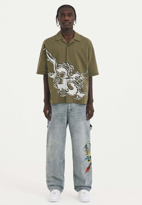 Ed Hardy OFFSET DRAGON CAMP SHORT SLEEVE