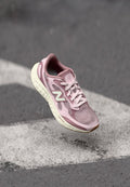 New Balance ARISHI V4 - Road running shoes - pink salt