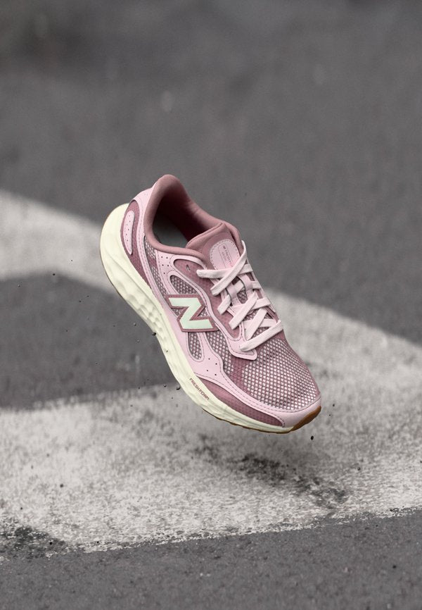 New Balance ARISHI V4 - Road running shoes - pink salt