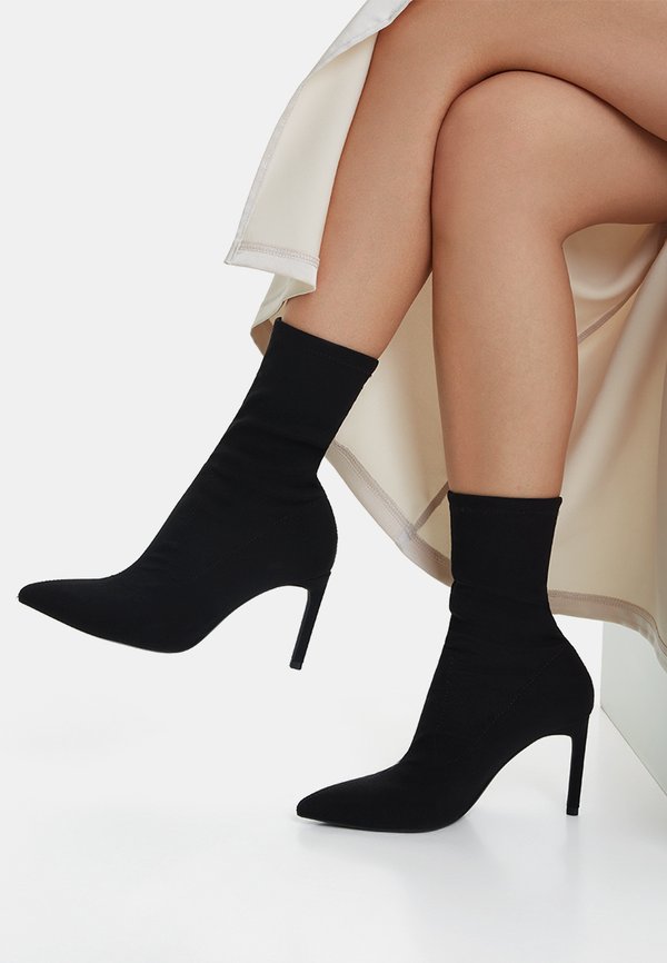 Bershka Ankle boots - black