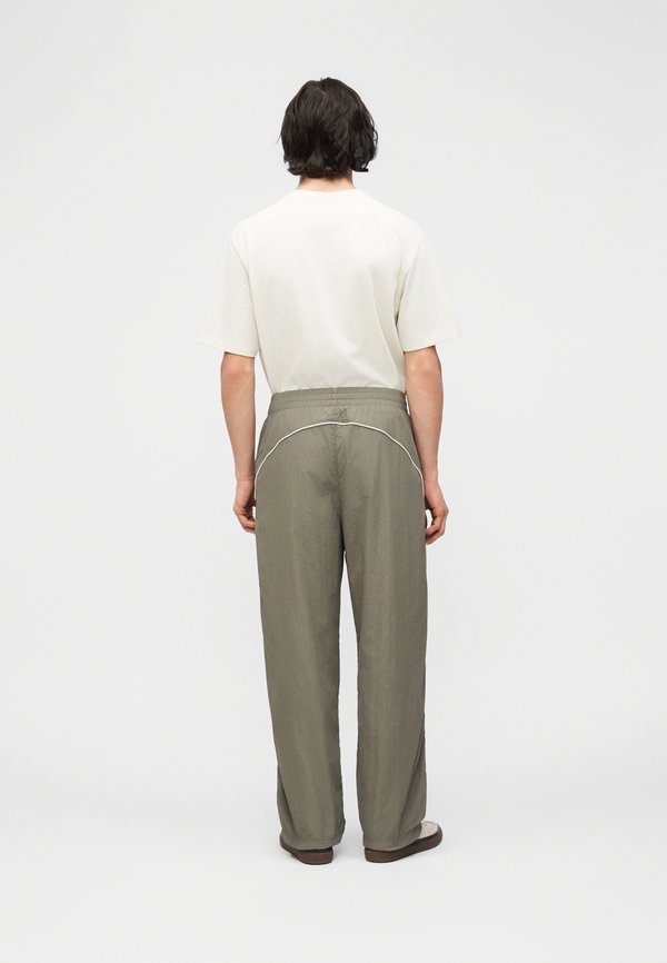 Hollister Co. BAGGY TRACK PANT