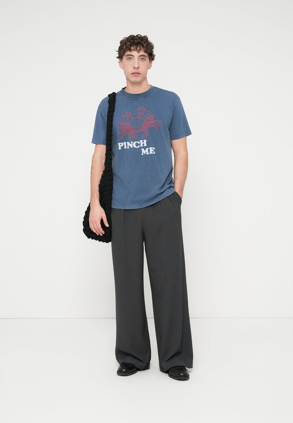 Hollister Co. TREND DROP TEE