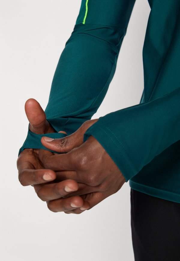 Under Armour CHALLENGER PRO