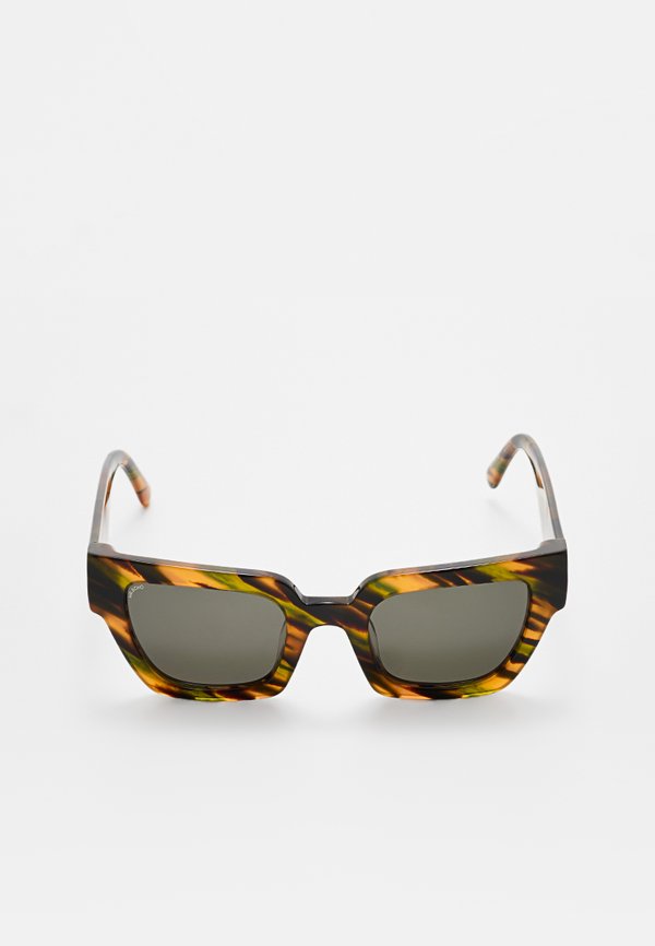MR.BOHO JUNGLE FRELARD WITH CLASSICAL LENSES