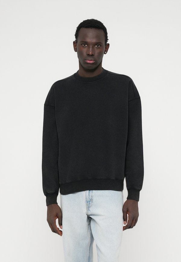 Hollister Co. WEBEX BOXY CREWS