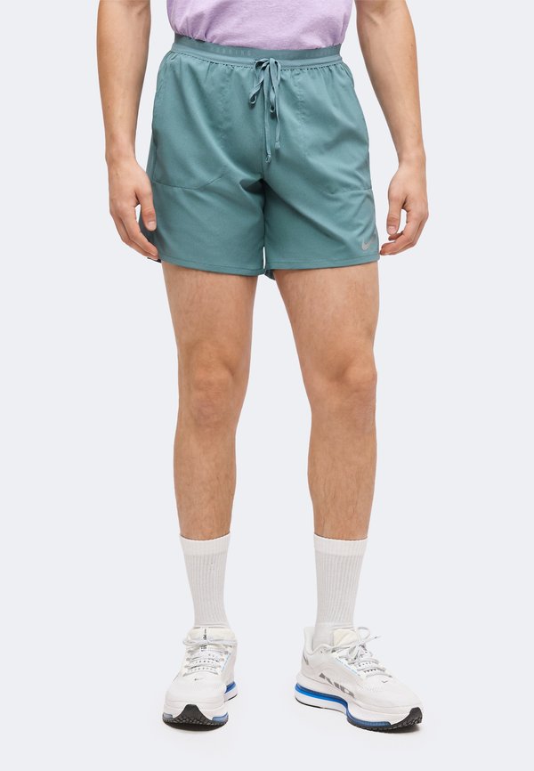 Nike Performance STRIDE - 2-in-1 shorts - mineral slate