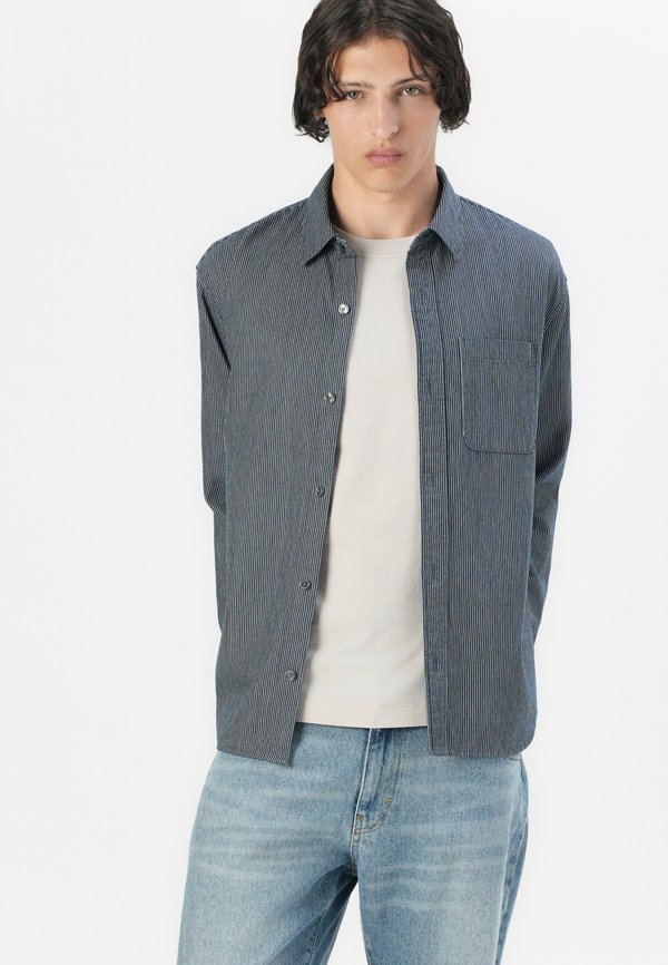 Abercrombie & Fitch CROPPED CURVED HEM