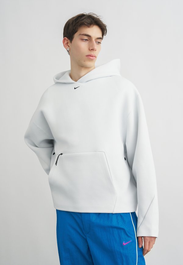 Nike Sportswear M NK TCH ERGO PO HOODIE - Hoodie - off white/black