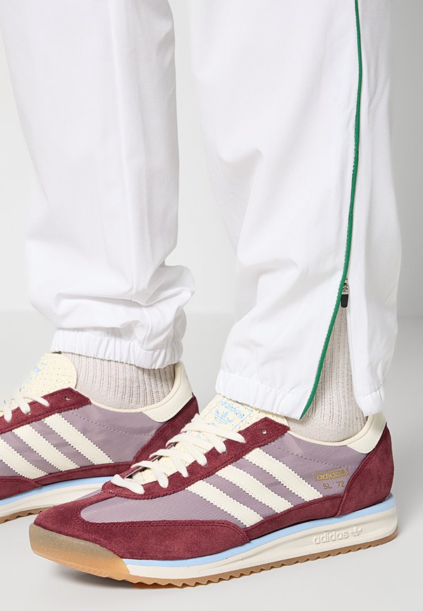 DOCKERS