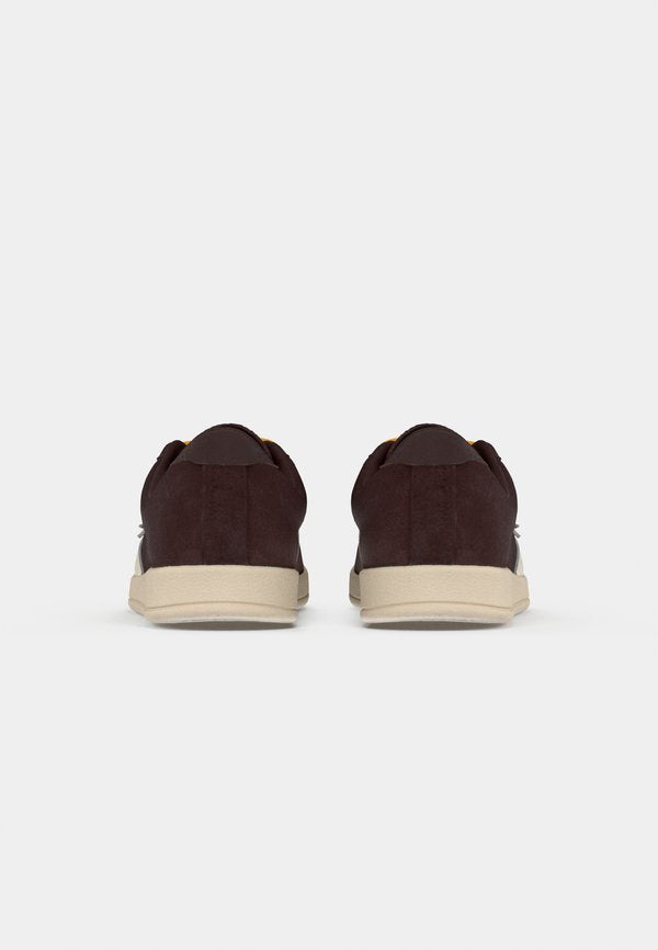 Converse ALL STAR CLASSIC TRAINER UNISEX