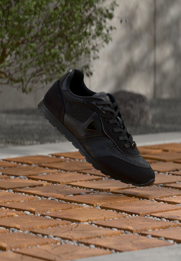 Guess TYRAH - Trainers - black