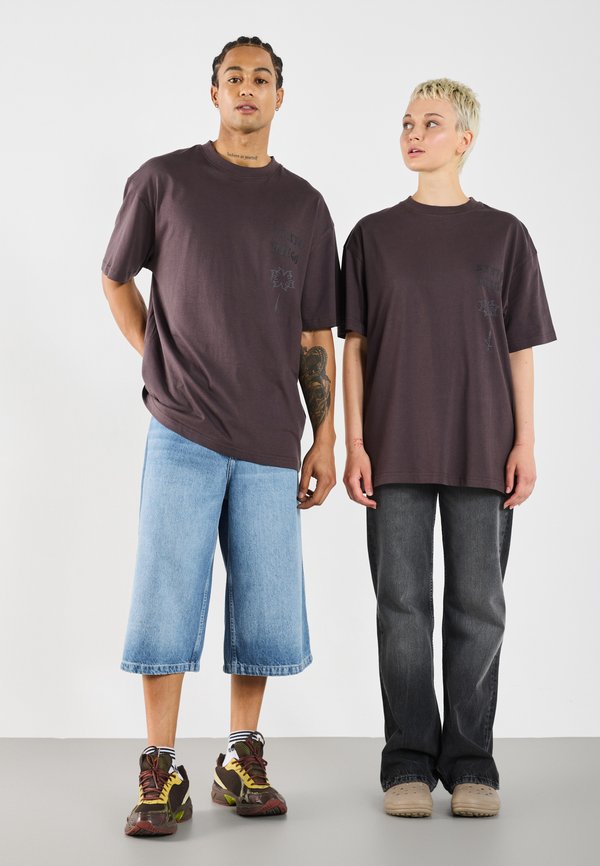 YOURTURN by Zalando REGULAR FIT