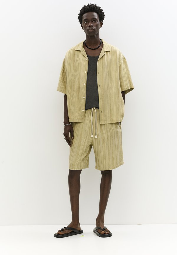 PULL&BEAR STRIPED SHORT SLEEVE