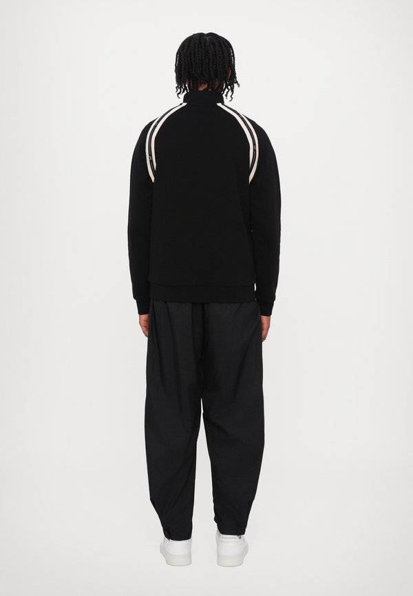 EA7 Emporio Armani TRAIN LOGO UNISEX