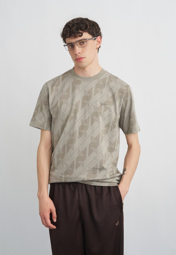 adidas Originals MONOGRAM AOP TE - Print T-shirt - silver pebble