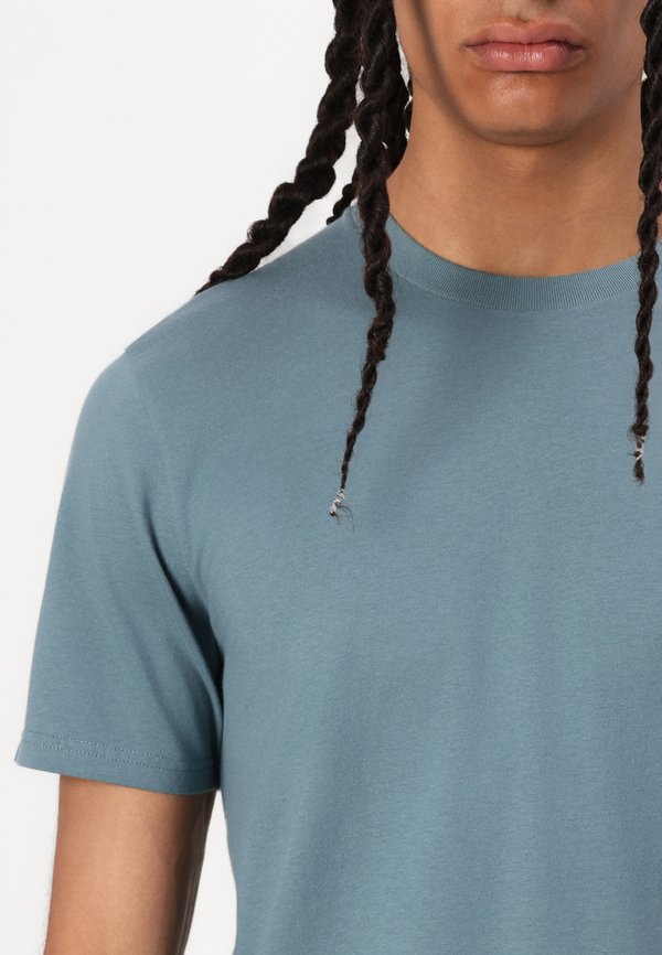 Hollister Co. CLASSIC FIT TEE
