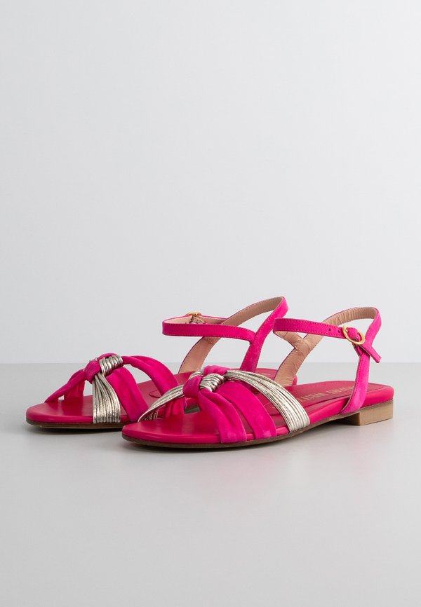 Stuart Weitzman KEANA
