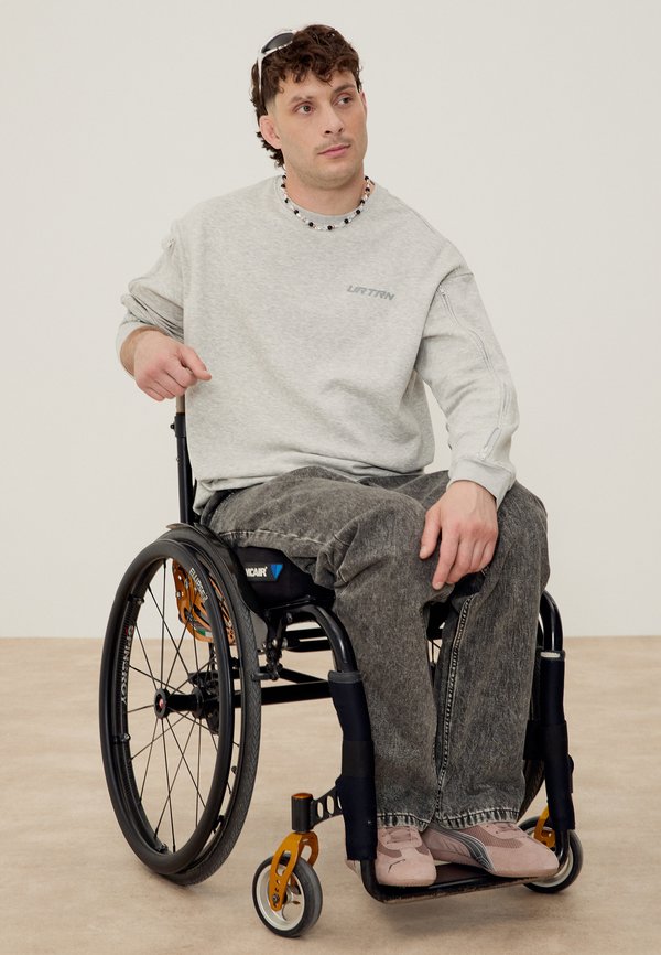 YOURTURN by Zalando UNISEX ADAPTIVE RELAXED FIT SWEATSHIRT