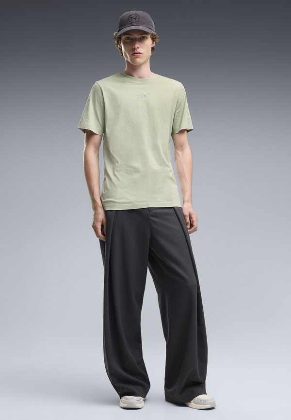 Puma ESSENTIALS SMALL NO. 1 LOGO T-SHIRT - Basic T-shirt - soft grass