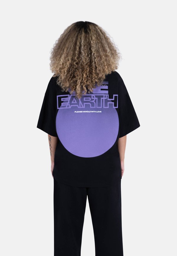 The Tracksuit Club ONE EARTH UNISEX