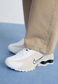 Nike Sportswear SHOX R4 SE 2 - Trainers - summit white/black/orewood
