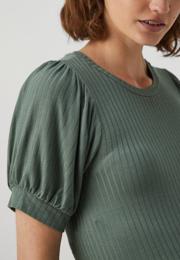 MAMALICIOUS maternity
