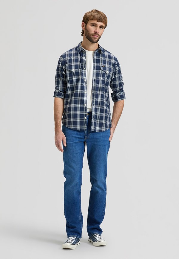 Lee REGULAR