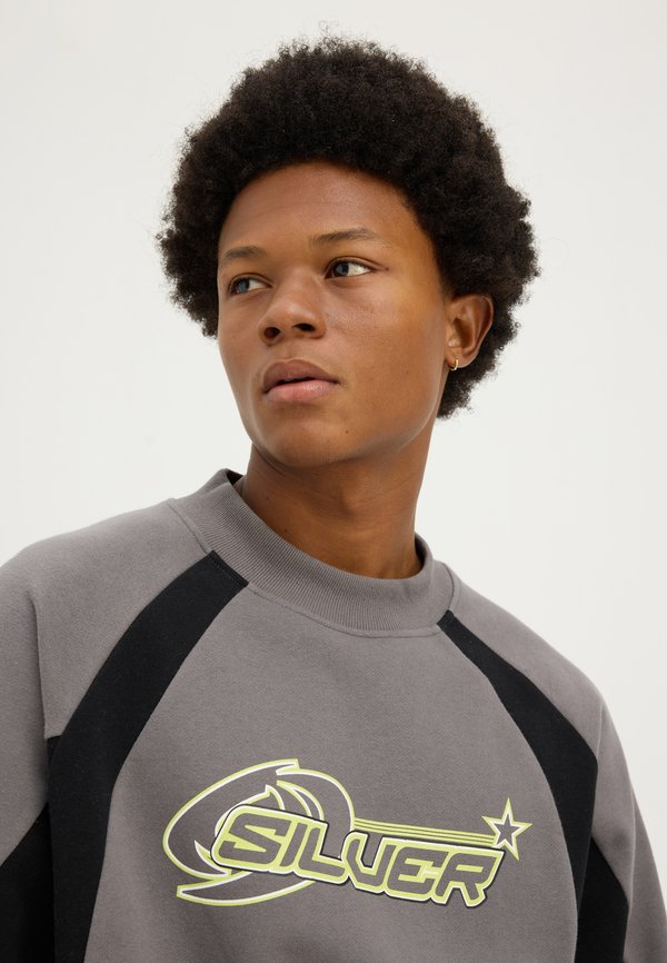 YOURTURN by Zalando SILVER RACER CREW OVERSIZED UNISEX