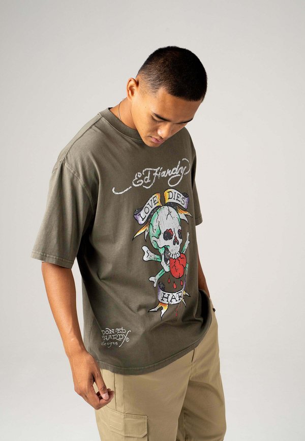 Ed Hardy  LOVE DIES HARD