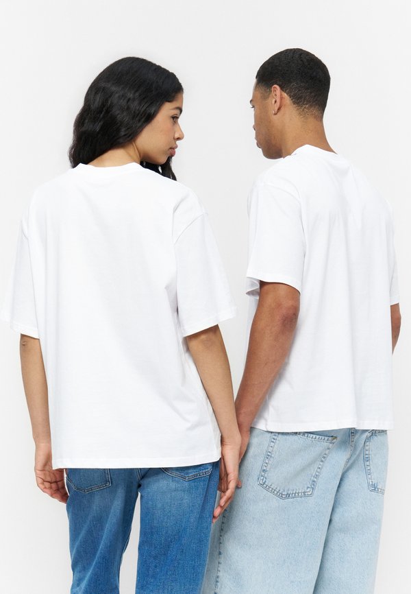 YOURTURN by Zalando REGULAR FIT