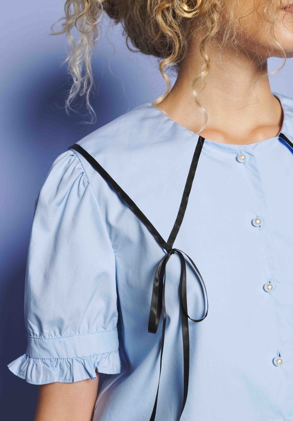 Sister Jane GLASSY BOWED COLLAR