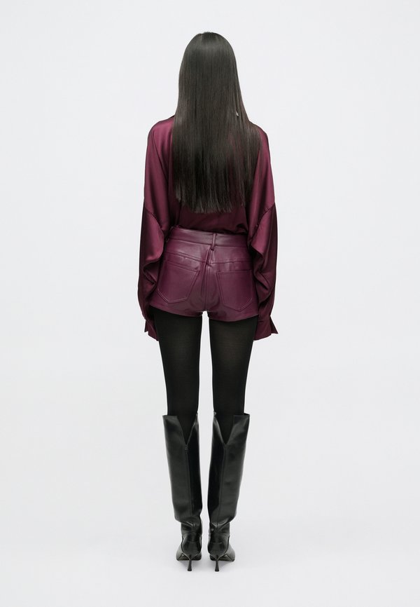 Norma Kamali HIGH WAIST JEAN SHORT