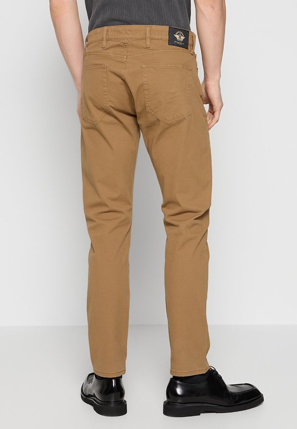 DOCKERS