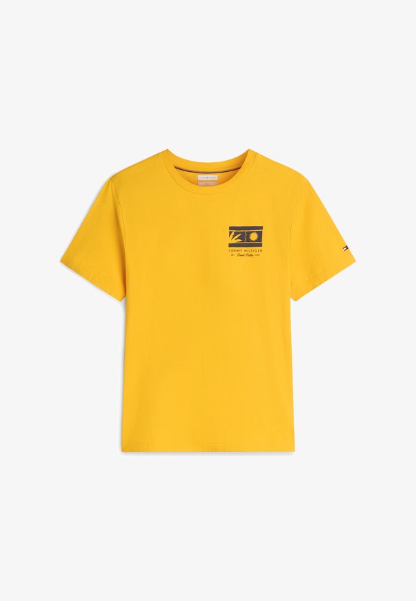 Tommy Hilfiger BRAND LOVE - Print T-shirt - orange flash
