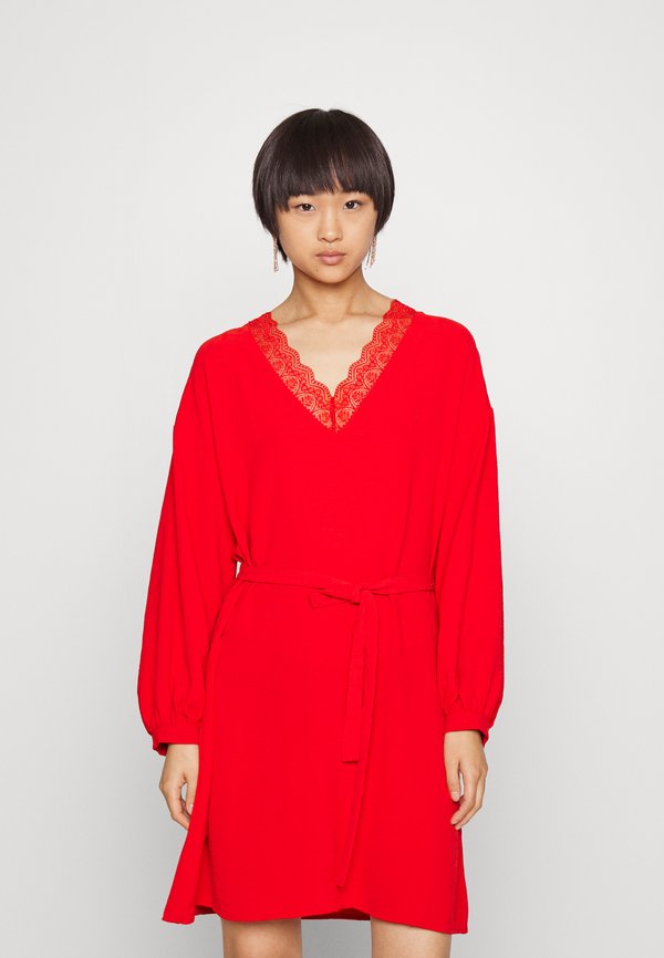 Vero Moda Petite VMLYRA V NECK DRESS