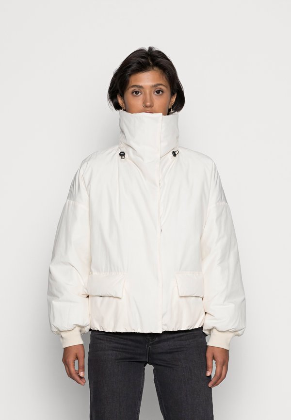 Levi's® PILLOW PUFF