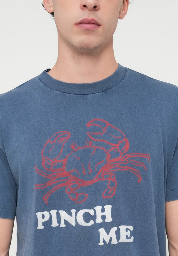 Hollister Co. TREND DROP TEE