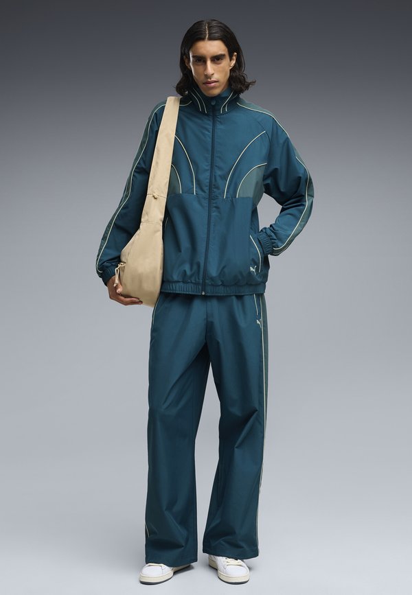 Puma T7 RELAXED GEWEBTE TRAININGSJACKE - Training jacket - midnight petrol
