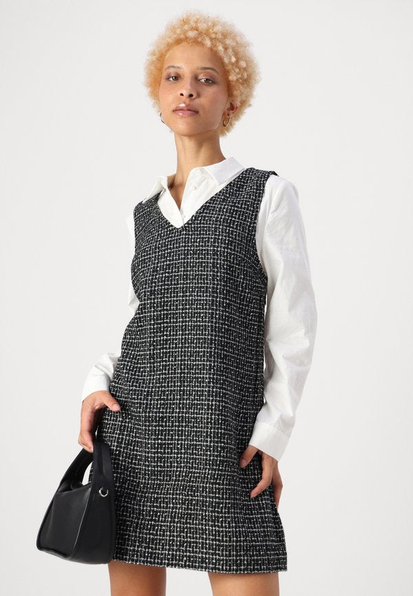 ONLY Petite ONLLODA BOUCLE DRESS