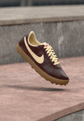 Nike Sportswear ASTROGRABBER - Trainers - burgundy crush/yellow