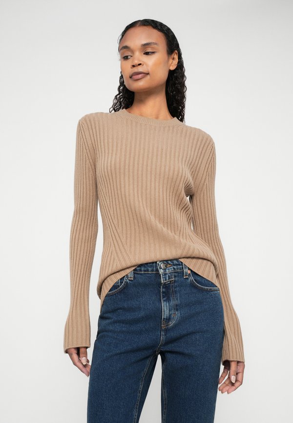 CLOSED CREW NECK LONG SLEEVE