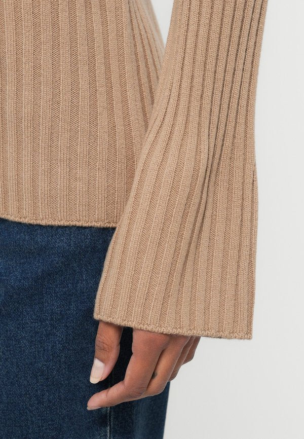 CLOSED CREW NECK LONG SLEEVE