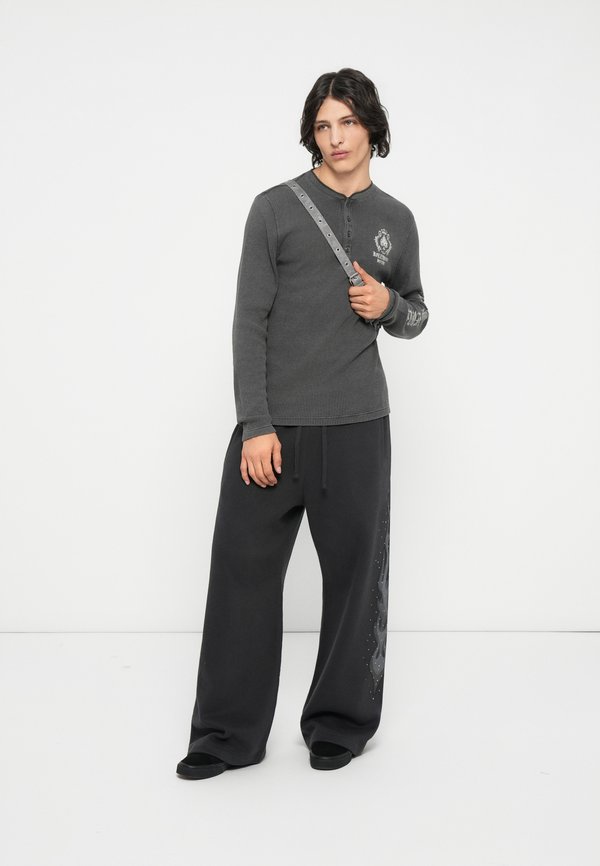 Hollister Co. TREND DROP GRAPHIC